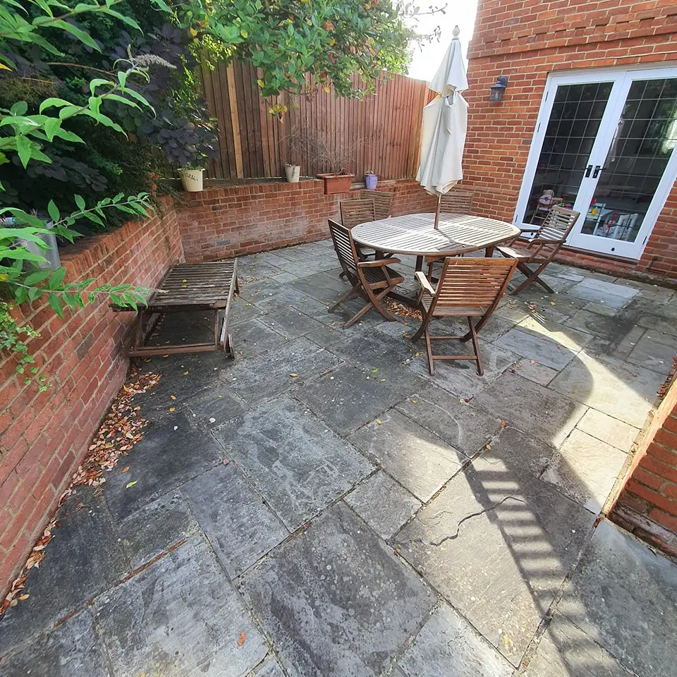 Landscaping in Woking with artificial grass and contemporary garden layout